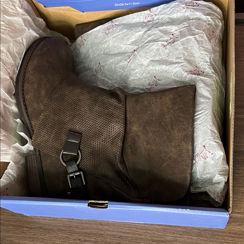 New In Box Jellypop Women's Brown Ankle Boots with Buckle - Picture 6 of 7